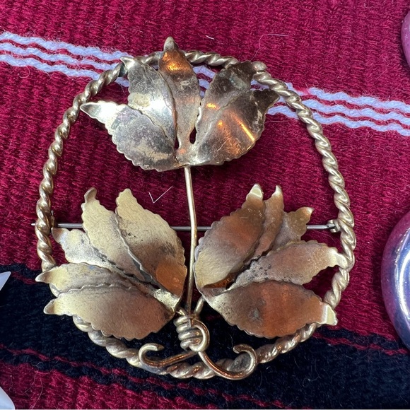 Vintage brooch lot of 5 flower scissors star Sand dollar and music note spiral - Picture 4 of 16